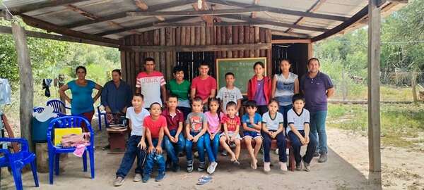 Aguardan liberación de rubros para heroico maestro que imparte clases en monte chaqueño - Noticias del Chaco - ABC Color