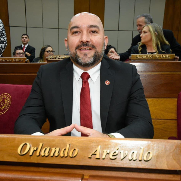 Presidente de la Cámara de Diputados recepciona la nota de renuncia de Orlando Arévalo como Diputado Nacional