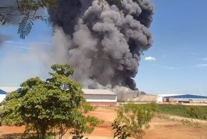 AHORA: Declaran emergencia general tras incendio en Mariano Roque Alonso