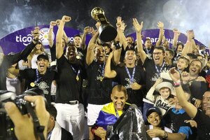 Versus / Por "amor al club" no demanda a Olimpia y aguantará "hasta donde se pueda"