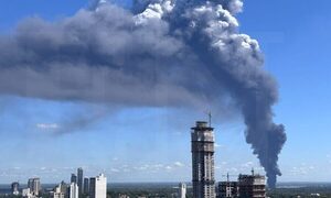 Declaran emergencia general tras el incendio incontrolable en Puerto de Mariano Roque Alonso