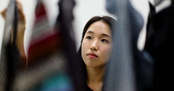 Diario HOY | No más ropa nueva: una ambientalista coreana se levanta contra el hiperconsumo de la moda