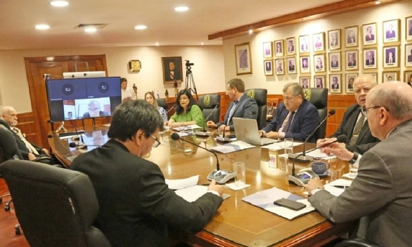 Corte Suprema investiga a juezas de PJC y suspende a una por chats filtrados de Lalo Gómez - OviedoPress