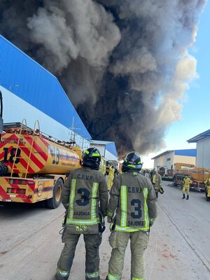 Incendio en Roque Alonso: piden usar tapabocas y evitar actividades al aire libre - trece