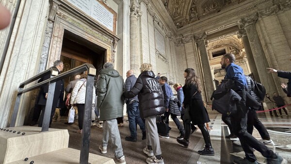 Vaticano: Más de 1,3 millones de peregrinos cruzaron Puerta Santa