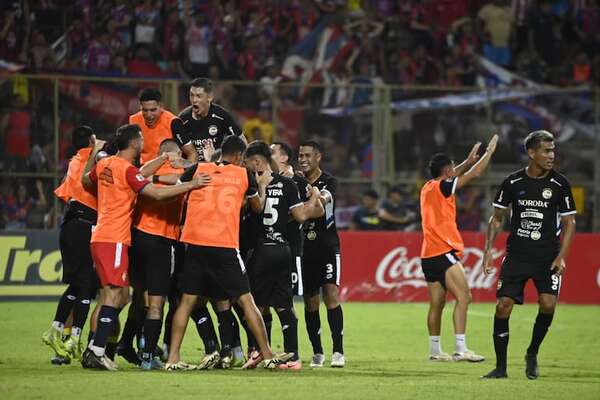 Cerro Porteño no acertó el arco y perdió con Sportivo Trinidense por un error de Roberto Jr. Fernández - Fútbol - ABC Color