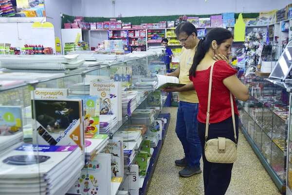 Vuelta a clases empieza a dinamizar flujo comercial en diferentes sectores - Economía - ABC Color