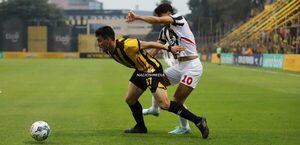 Versus / ¡Partidazo! Guaraní defiende la punta ante un Libertad que está al acecho