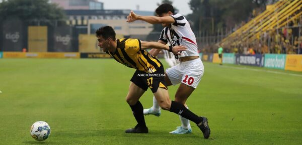 Versus / ¡Partidazo! Guaraní defiende la punta ante un Libertad que está al acecho