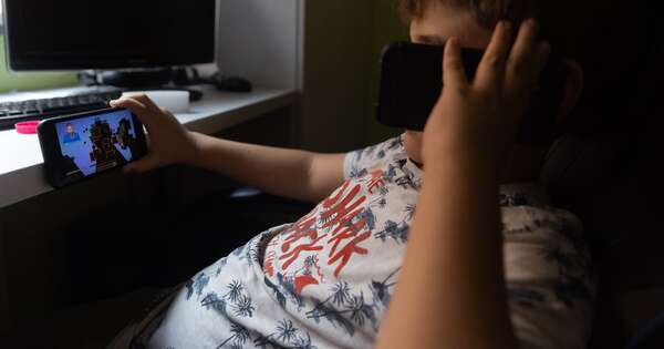 La Nación / Uso excesivo de pantallas en la infancia genera “sobrecarga cognitiva”