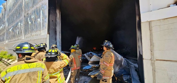 Focos de incendio persisten en Mariano Roque Alonso, pero descartan peligro - ADN Digital