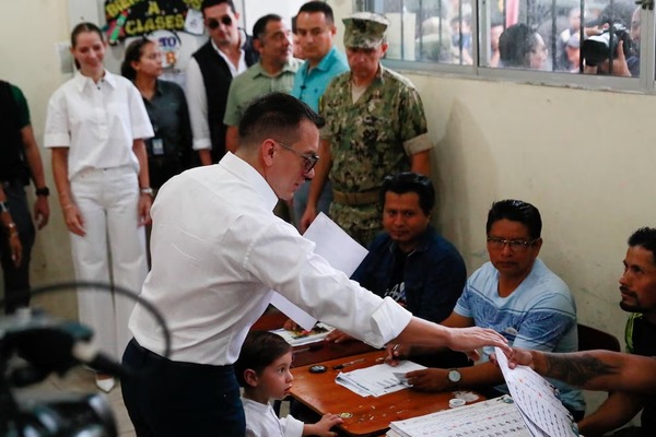 Elecciones en Ecuador: el presidente Daniel Noboa votó en medio de un fuerte dispositivo de seguridad - ADN Digital