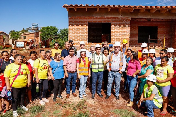 Avanza la construcción de 160 viviendas en Ciudad del Este - ADN Digital