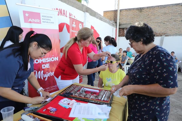 Mujeres acceden a atención médica en jornada organizada por la ANR - ADN Digital