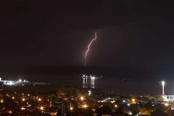 Domingo con aviso meteorológico por lluvias y tormentas: son nueve los departamentos afectados - Clima - ABC Color