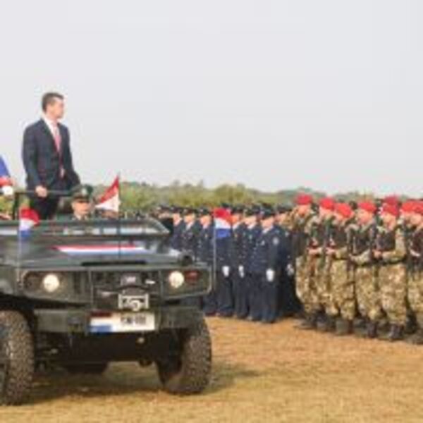 Presidente Peña honra el legado heroico de las Fuerzas Armadas en su 179° aniversario :: Presidencia de la República del Paraguay