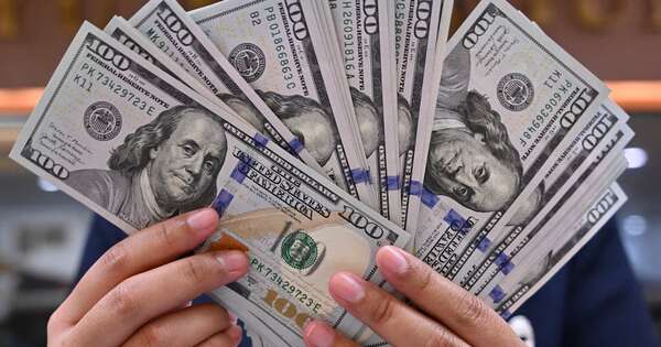 La Nación / El dólar se estabiliza en Paraguay a la espera de recorte de tasas de la FED