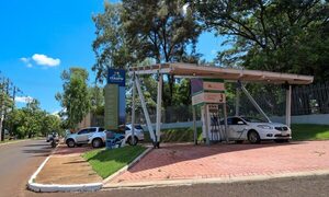 Estación de recarga con techo solar fotovoltaico para vehículos eléctricos opera en CDE