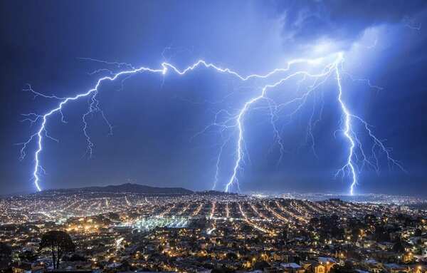 Aviso Meterológico: Lluvias con tormentas eléctricas moderadas a fuertes