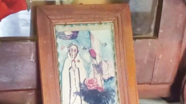 ¿Milagro?: Foto de la Rosa Mística llora lágrimas de sangre, afirman