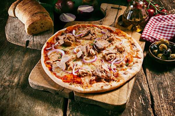 Pizza fácil con atún para festejar el Día Mundial de la Pizza - Gastronomía - ABC Color