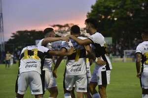 Segunda victoria consecutiva del decano - Fútbol - ABC Color