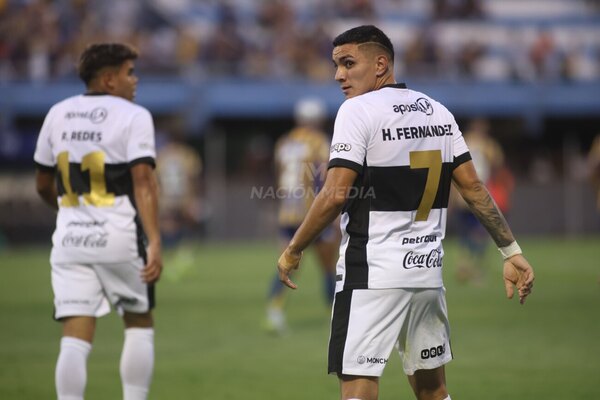 Versus / Hugo Fernández: "Siempre me piden que patee al arco cuando pueda y hoy se me dio"