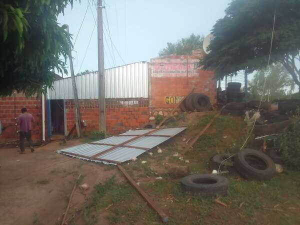 Fuertes ráfagas de viento destechan viviendas en San Estanislao - Nacionales - ABC Color