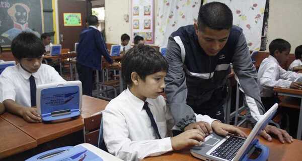 Proyectan mejorar la conectividad de las escuelas con una inversión de USD 60 millones