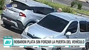 Roban dinero sin forzar la puerta del vehículo
