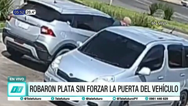 Roban dinero sin forzar la puerta del vehículo
