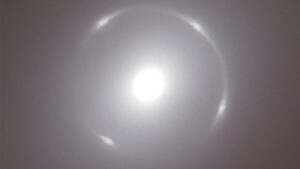 La misión Euclid de la Agencia Europea descubre un nuevo "anillo de Einstein"
