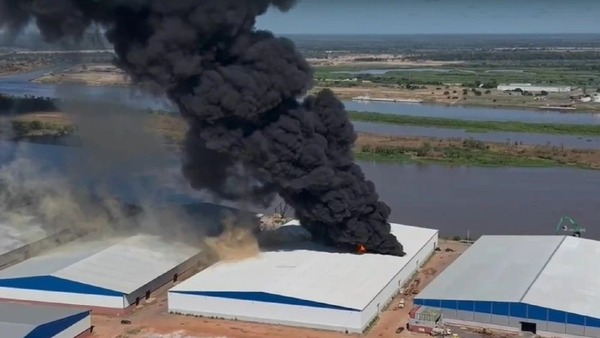 Investigan las causas del incendio en depósito de neumáticos en MRA - ADN Digital