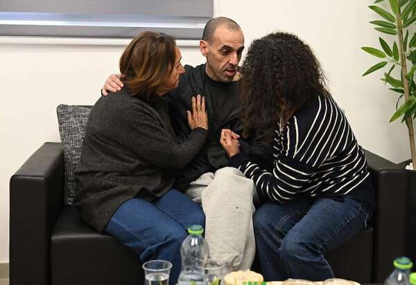 Familias de los rehenes en Gaza están en "shock" por el hambre que sufrieron los liberados - Mundo - ABC Color