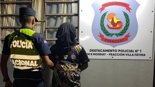 Mecánico golpeó y derramó thinner a su pareja