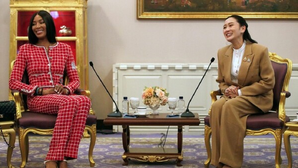 Naomi Campbell se reúne con la líder de Tailandia para asesorar en la formación de modelos