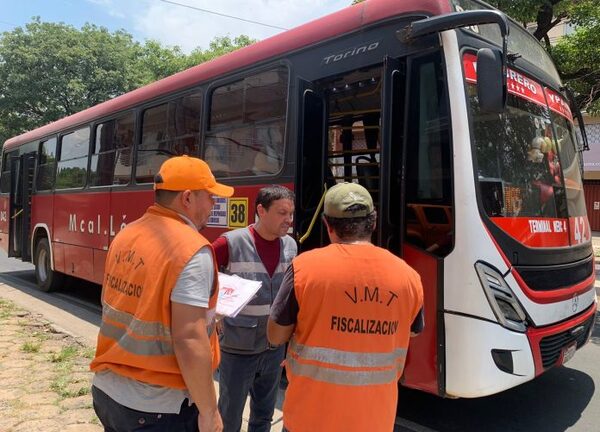 Viceministerio de Transporte sanciona a 13 empresas de Asunción con 18 multas por irregularidades en el servicio - El Trueno
