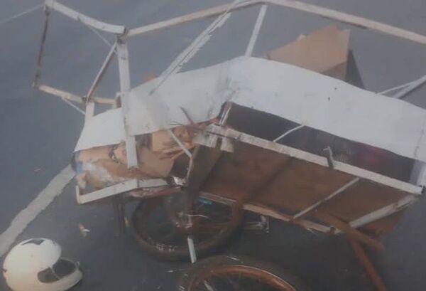 Motoqueiro arrolló a un recolector y se dio a la fuga