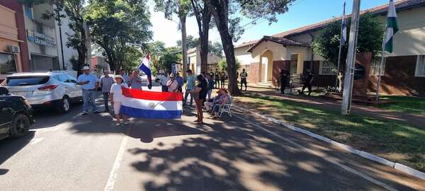 Vecinos de Loma Pero exigen respuestas sobre obras paralizadas del tramo tres de la Ruta del Progreso - Nacionales - ABC Color