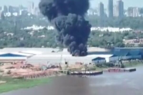 Incendio de gran magnitud en Puerto Fénix movilizó a bomberos - SNT