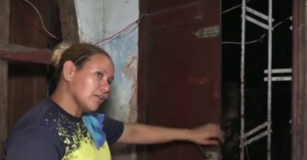 Depravado hizo boquete en el techo y entró a una casa para abusar de una yiyi