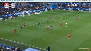 Versus / ¡Era un golazo! El zurdazo de Omar Alderete que hizo lucir al golero rival