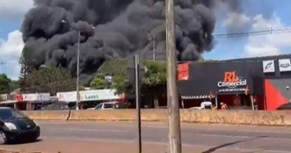 La Nación / Reportan incendio de grandes proporciones en fábrica de Encarnación