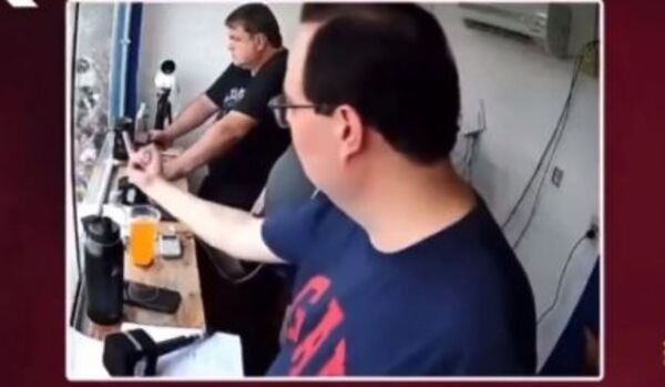 (VIDEO) ¡Se calentó Bruno Pont! Hinchas le gritaron cosas y les respondió con un na’ãpe