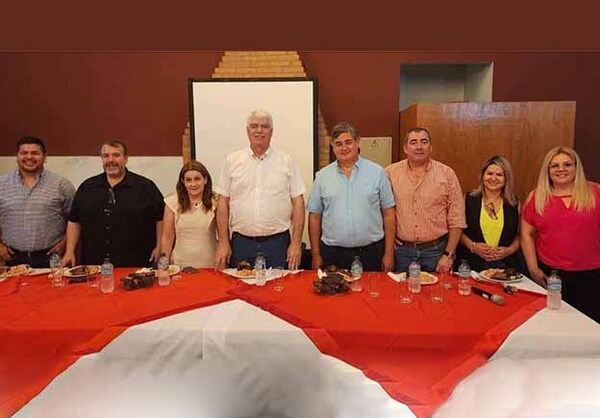 Tiki González presenta a Arnoldo Wiens como futuro candidato a presidente de la República por el Partido Colorado | DIARIO PRIMERA PLANA