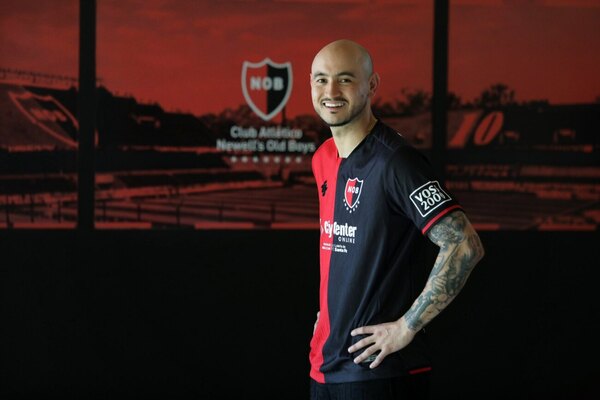 Versus / Carlos González fue presentado oficialmente en Newell's