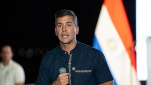 Santiago Peña evita hablar sobre chats que salpican a miembros de su Gabinete