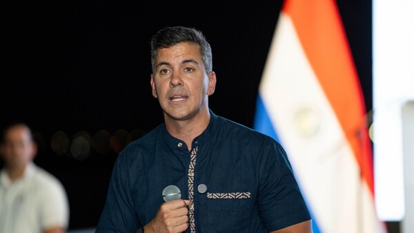 Santiago Peña evita hablar sobre chats que salpican a miembros de su Gabinete