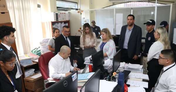 La Nación / Mafia de los pagarés: Fiscalía allanó varios juzgados de paz