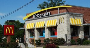 Las ganancias netas de McDonald's cayeron 1% a 2.000 millones de dólares